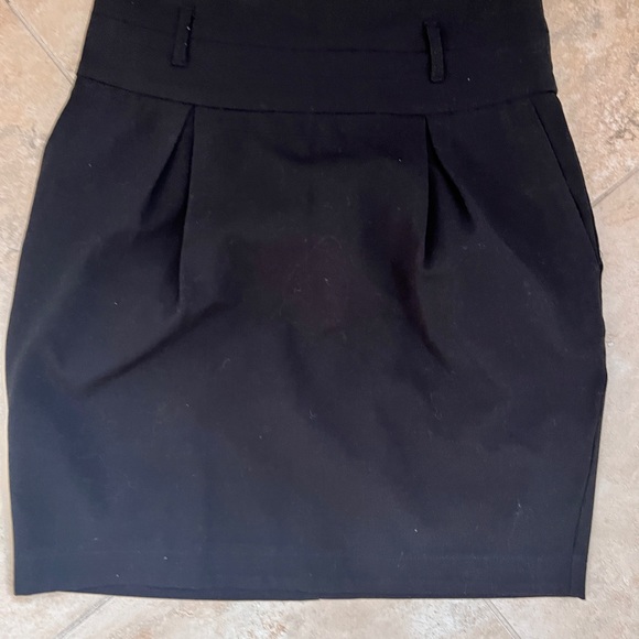 Dynamite highwaist skirt with pockets- size 5 (small ) - Picture 3 of 6